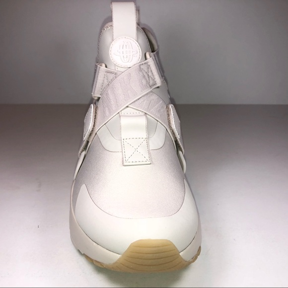 Nike Air Huarache City Desert Sand Running Shoes - Picture 2 of 8